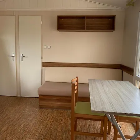 Mobil Pour 6, Pres De La Mer, Dans Un 4 Etoiles A 20min De Montpellier. Campsite